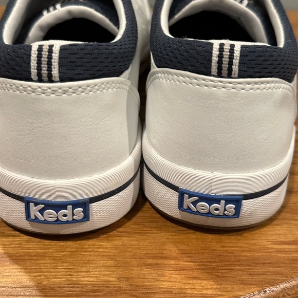 Keds Woman's Courty Leather White
Lace-up closure Sneakers Size 9 - Picture 4 of 10